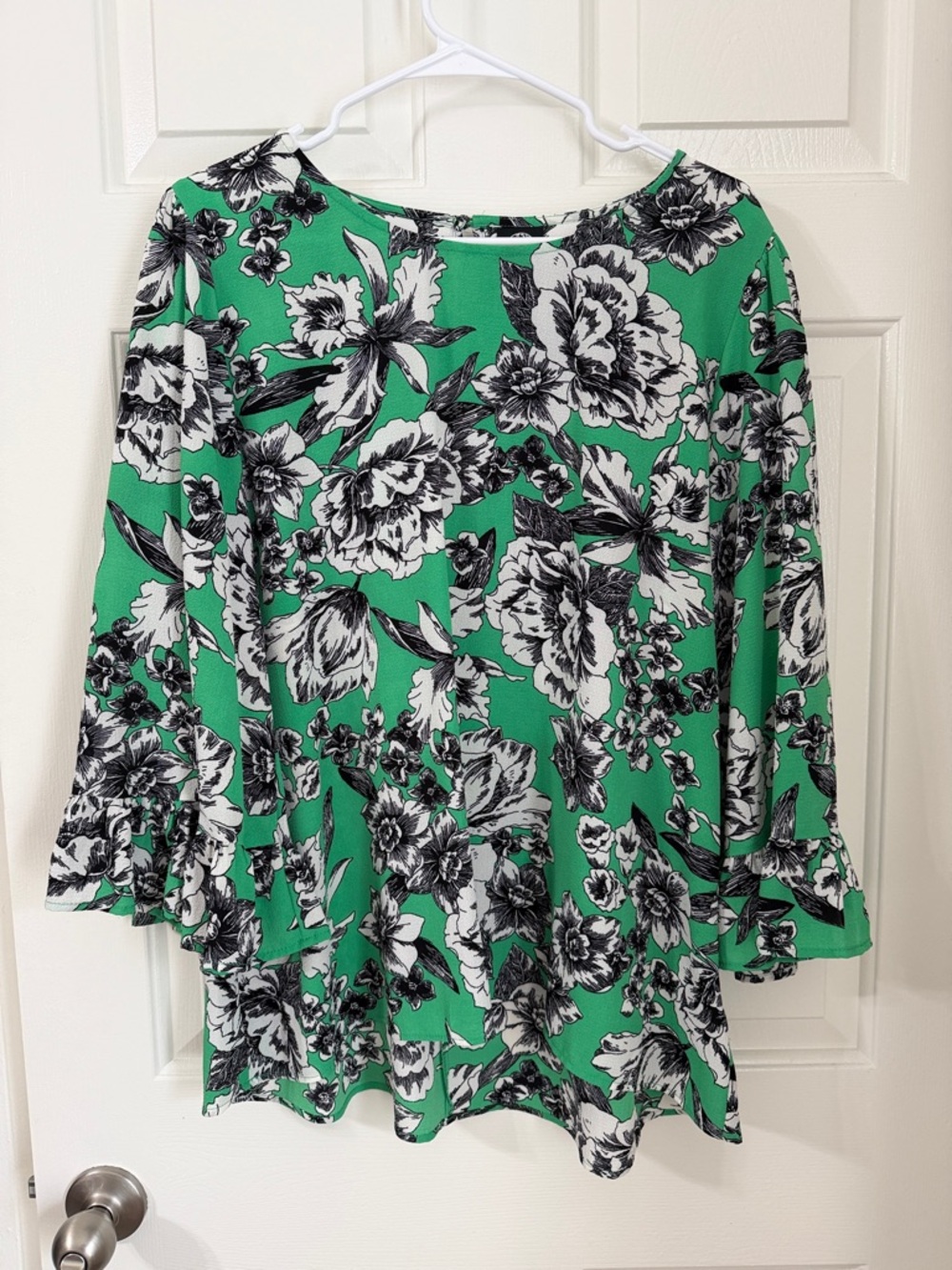 Bobeau Green, Black & White Floral Bell Sleeve Boat Neck Womens Blouse
